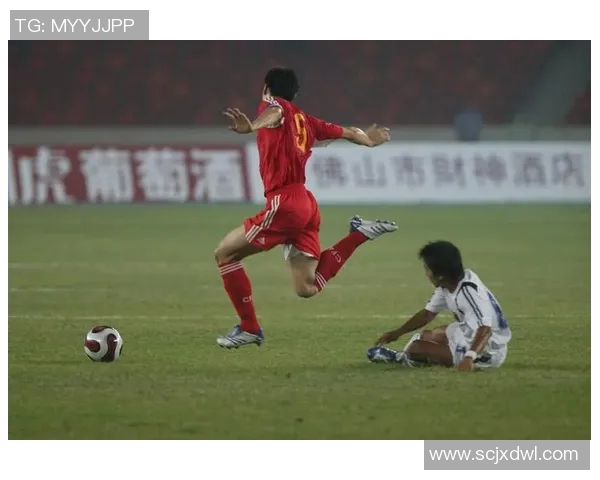 被人伤害的足球明星背后的故事与坚韧不拔的奋斗精神